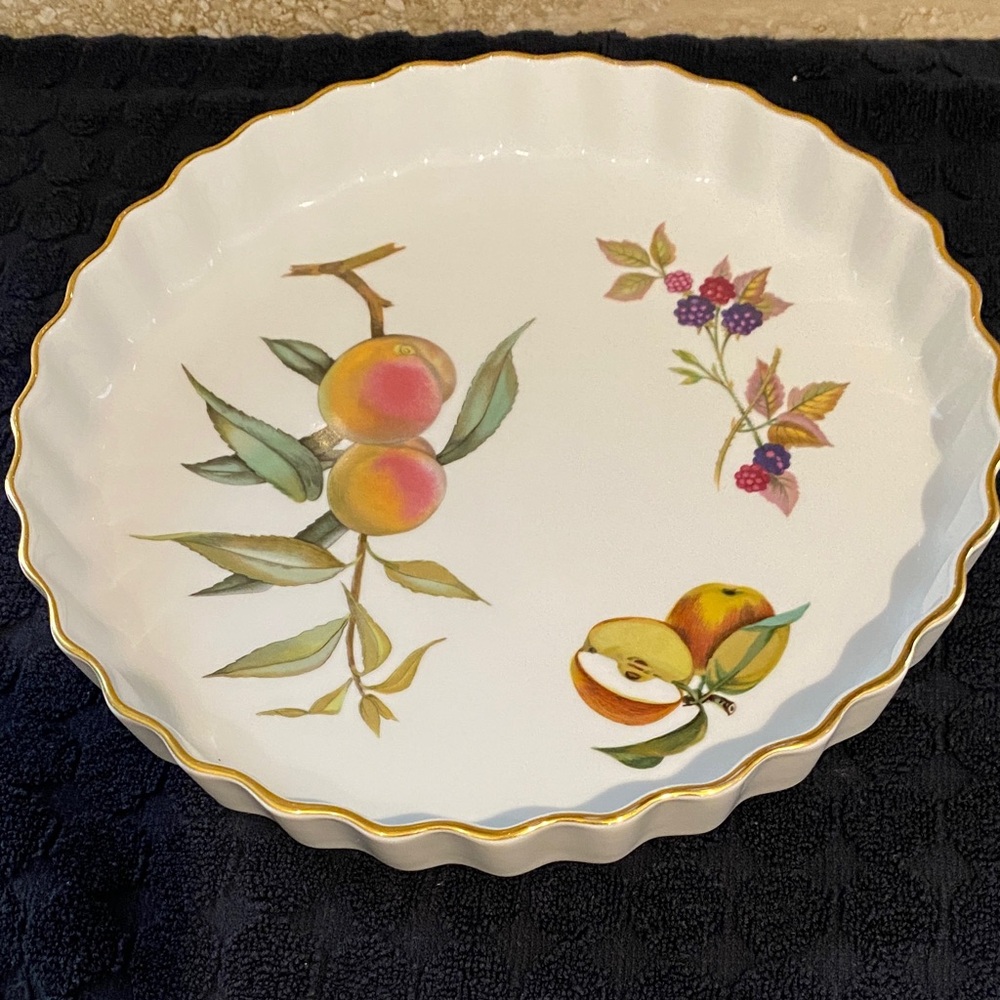 Royal Worcester Elegant White Fine Porcelain  Quiche/ Pie Dish with Fruit Design